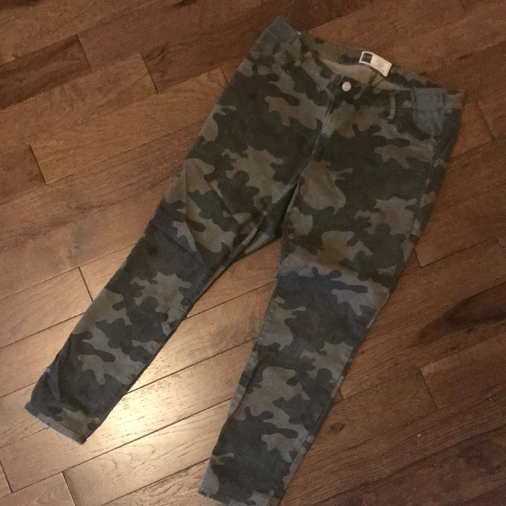 Gap Maternity camouflage jeans 29